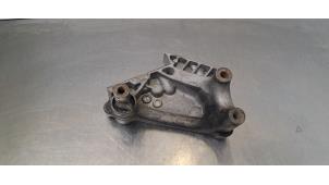 Engine mount from a Volkswagen Passat Variant (3G5) 2.0 TDI 16V 190 4Motion 2017