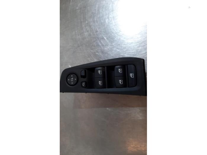 Używane Przelacznik combi okienny BMW 1 serie (F40) 118i 1.5 TwinPower 12V Cena € 48,40 Z VAT oferowane przez Autohandel Didier