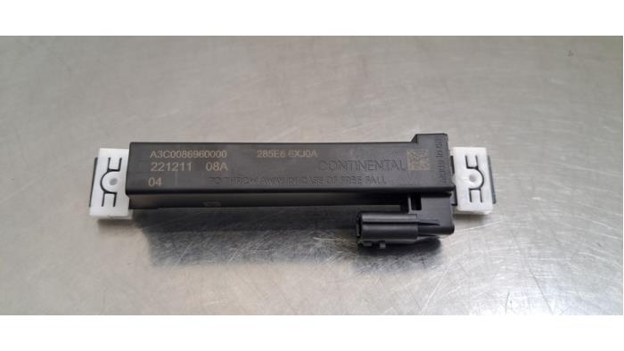 Używane Keyless Entry-Antena Renault Trafic (1FL/2FL/3FL/4FL) 2.0 dCi 16V 150 Cena € 24,20 Z VAT oferowane przez Autohandel Didier