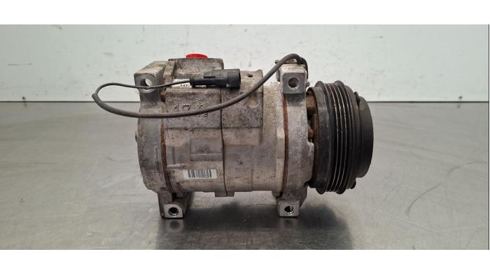 Usagé Pompe clim Iveco New Daily VI 35C18, 40C18, 50C18 Prix € 133,10 Prix TTC proposé par Autohandel Didier