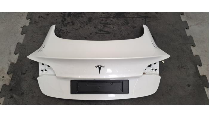 Używane Tylna klapa Tesla Model 3 Cena € 998,25 Z VAT oferowane przez Autohandel Didier