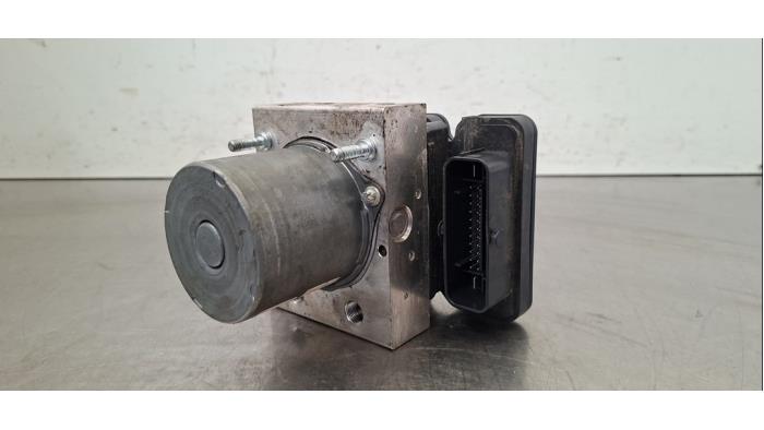 Begagnade ABS-pump Mercedes Vito (447.6) 2.0 116 CDI 16V Pris € 102,85 Inklusive moms erbjuds av Autohandel Didier