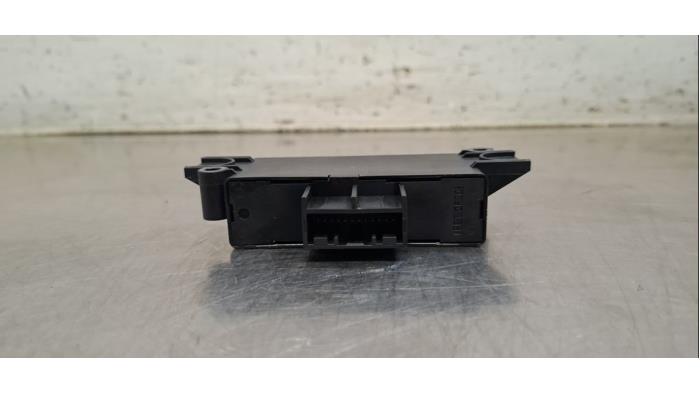 Usados Módulo PDC Renault Trafic (1FL/2FL/3FL/4FL) 2.0 dCi 16V 120 Precio € 30,25 IVA incluido ofrecido por Autohandel Didier