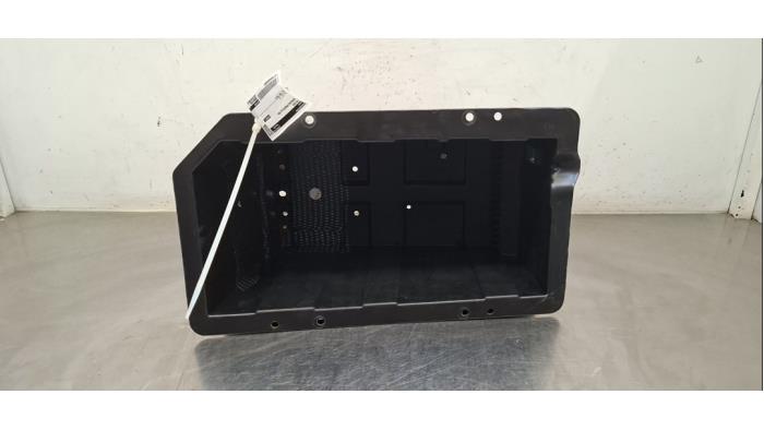 Begagnade Batterilåda Mercedes Sprinter 3,5t (910.0/910.1/907.1/907.2) 315 CDI 2.0 D RWD Pris € 24,20 Inklusive moms erbjuds av Autohandel Didier