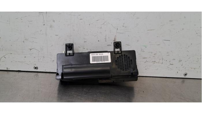 Begagnade Bluetooth-modul Citroen Jumpy 2.0 Blue HDI 120 Pris € 30,25 Inklusive moms erbjuds av Autohandel Didier