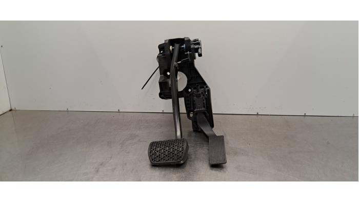 Usagé Kit pédales Mercedes A (177.0) 1.3 A-180 Turbo Mild Hybrid Prix € 60,50 Prix TTC proposé par Autohandel Didier