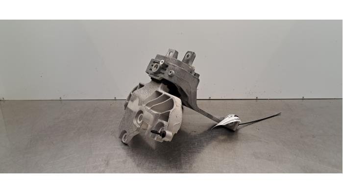 Used Engine mount Mercedes A (177.0) 1.3 A-180 Turbo Mild Hybrid Price € 133,10 Inclusive VAT offered by Autohandel Didier