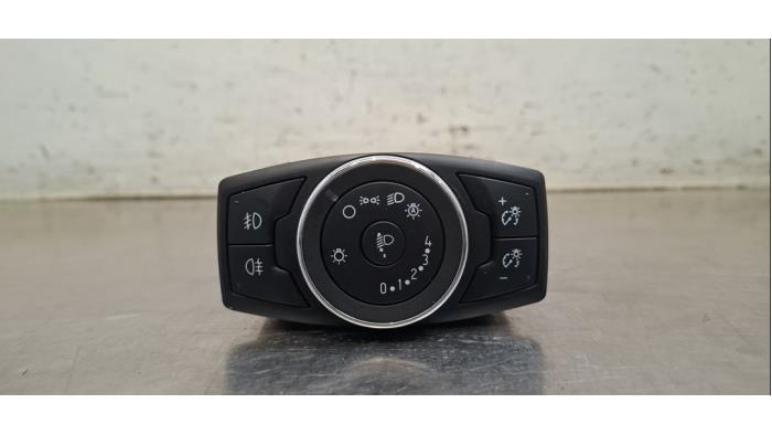 Używane Przelacznik swiatel Ford Transit Courier 1.5 TDCi 75 Cena € 24,20 Z VAT oferowane przez Autohandel Didier