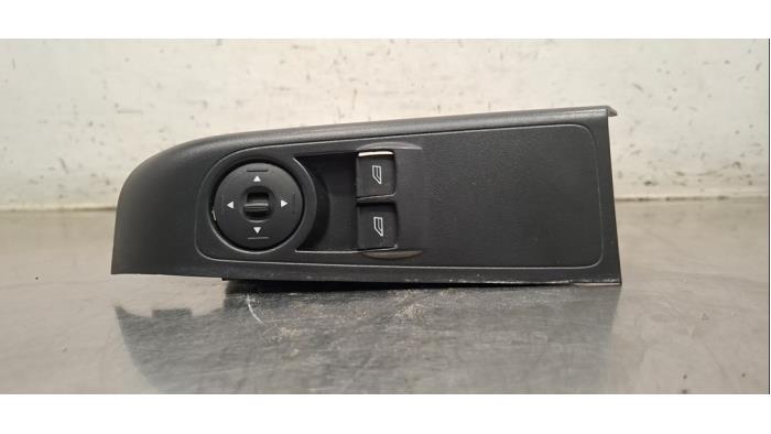 Usados Interruptor combinado de ventanillas Ford Transit Courier 1.5 TDCi 75 Precio € 30,25 IVA incluido ofrecido por Autohandel Didier