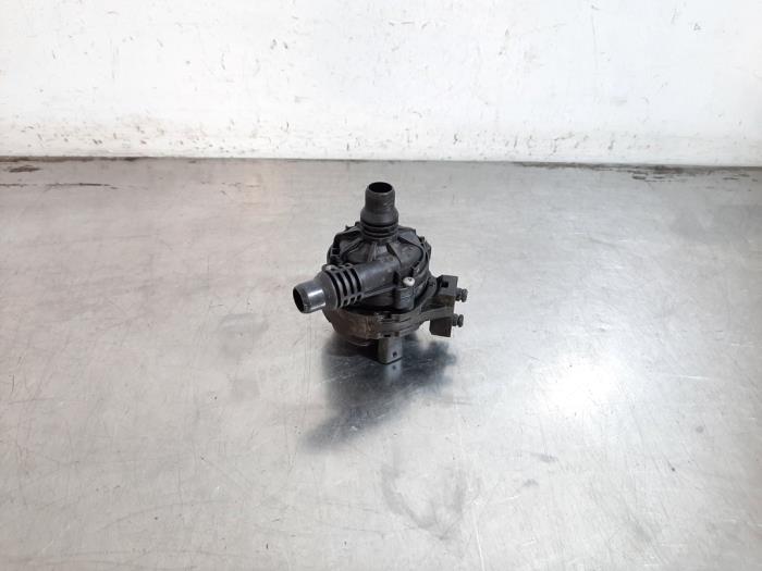 Begagnade Extra vattenpump BMW 3 serie (G20) 330e 2.0 TwinPower Turbo 16V Pris € 30,25 Inklusive moms erbjuds av Autohandel Didier