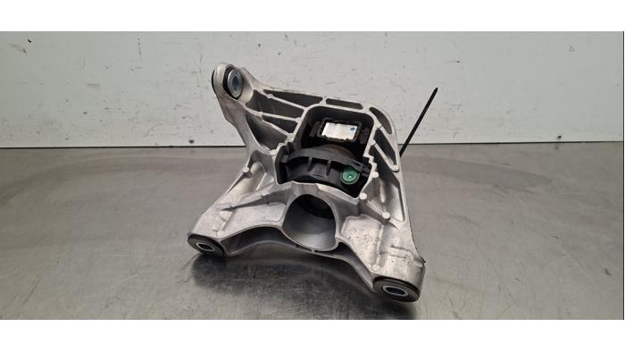 Used Engine mount Peugeot 5008 III (KA/KB/KC) 1.6 16V Plug-in Hybrid 195 Price € 30,25 Inclusive VAT offered by Autohandel Didier