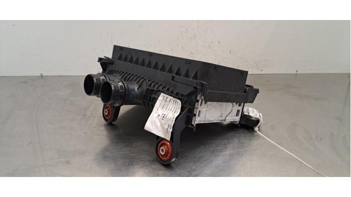 Usados Intercooler Peugeot 5008 III (KA/KB/KC) 1.6 16V Plug-in Hybrid 195 Precio € 266,20 IVA incluido ofrecido por Autohandel Didier