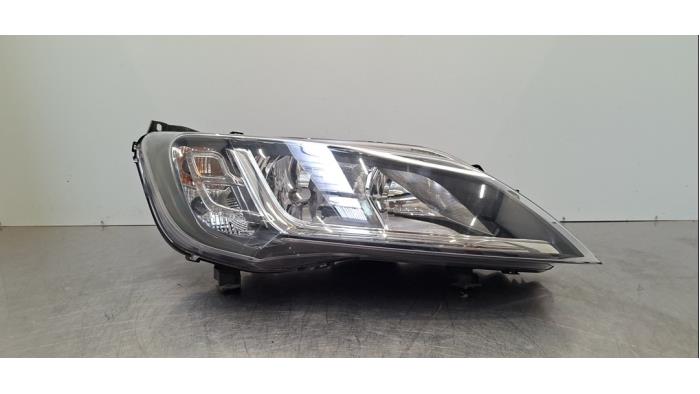 Używane Reflektor prawy Peugeot Boxer (U9) 2.2 Blue HDi 120 Cena € 266,20 Z VAT oferowane przez Autohandel Didier