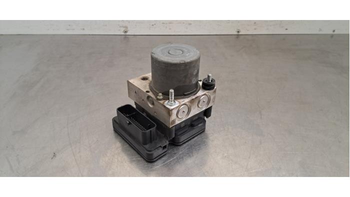 Begagnade ABS-pump Peugeot Boxer (U9) 2.2 Blue HDi 120 Pris € 199,65 Inklusive moms erbjuds av Autohandel Didier