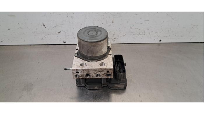 Usagé Bloc ABS Opel Movano 2.3 CDTi 16V FWD Prix € 133,10 Prix TTC proposé par Autohandel Didier