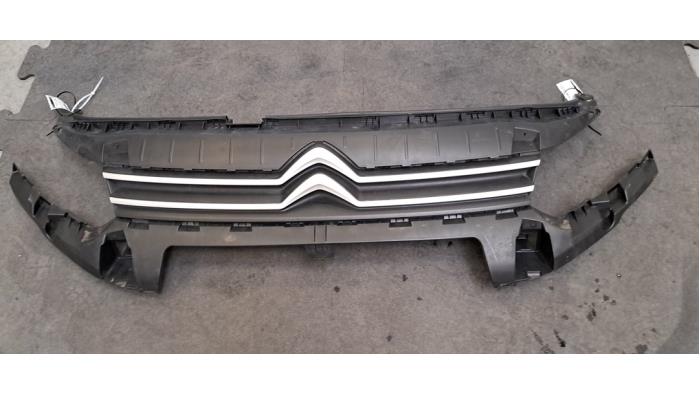 Begagnade Grill Citroen Berlingo 1.5 BlueHDi 100 Pris € 199,65 Inklusive moms erbjuds av Autohandel Didier