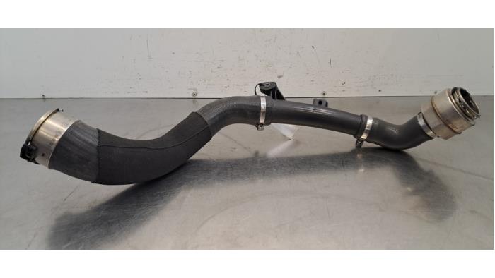 Gebrauchte Intercooler Schlauch Renault Megane IV Estate (RFBK) 1.3 TCE 160 16V Preis € 102,85 Mit Mehrwertsteuer angeboten von Autohandel Didier