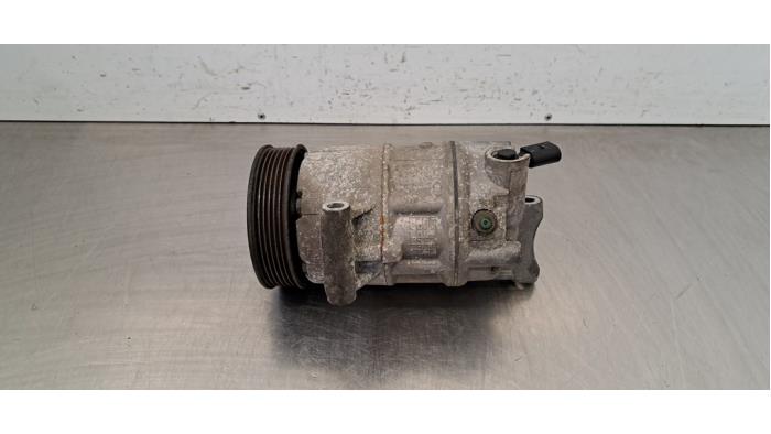 Usagé Pompe clim Skoda Octavia (5EAA) 2.0 TSI 16V Prix € 102,85 Prix TTC proposé par Autohandel Didier
