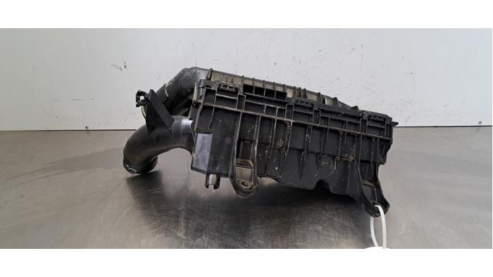 Gebrauchte Luftfiltergehäuse Peugeot 208 II (UB/UH/UP) 1.2 Vti 12V PureTech 100 Preis € 48,40 Mit Mehrwertsteuer angeboten von Autohandel Didier