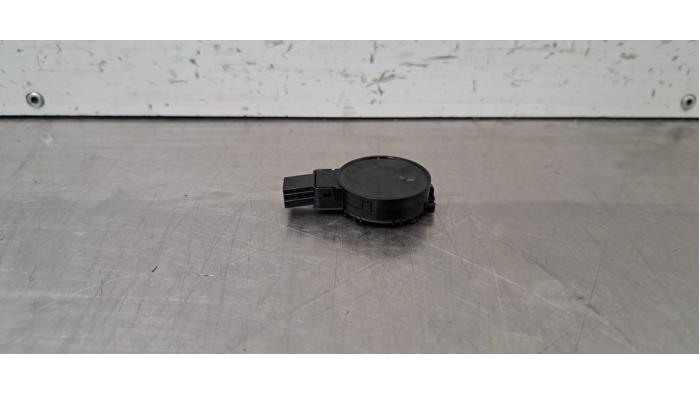 Begagnade Regnsensor Renault Megane IV Estate (RFBK) 1.3 TCE 160 16V Pris € 48,40 Inklusive moms erbjuds av Autohandel Didier