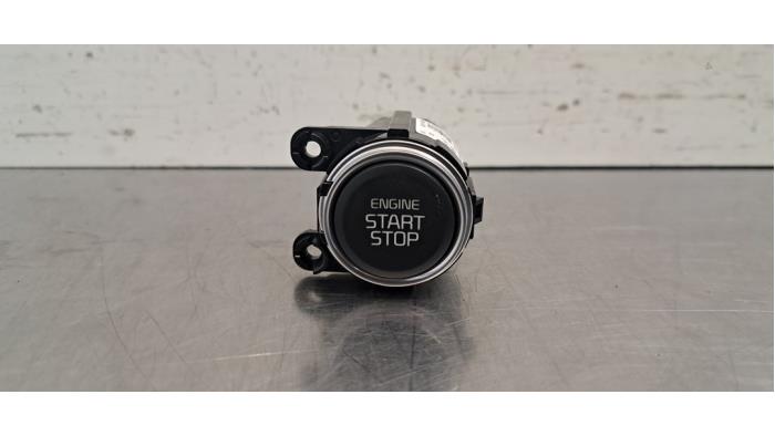 Używane Przelacznik Start/Stop Kia Ceed (CDB5/CDBB) 1.0i T-GDi 12V Cena € 30,25 Z VAT oferowane przez Autohandel Didier