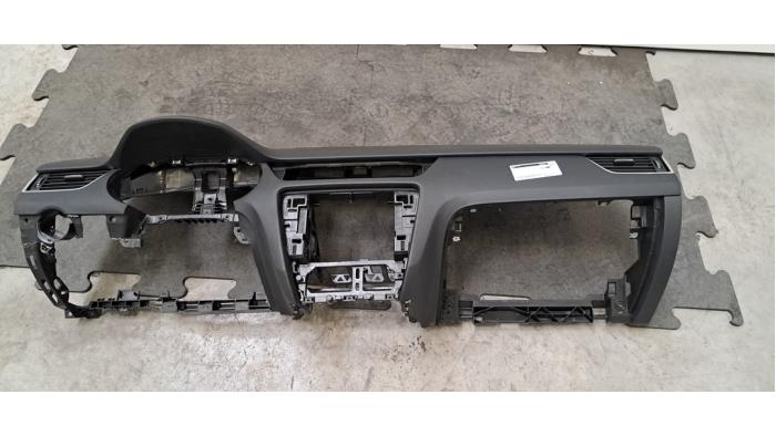 Używane Panel Skoda Octavia (5EAA) 2.0 TSI 16V Cena € 459,80 Z VAT oferowane przez Autohandel Didier