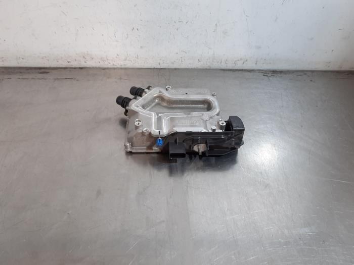 Używane DC/CD konwertor Peugeot 5008 II (M4/MC/MJ/MR) 1.2 12V Hybrid Cena € 163,35 Z VAT oferowane przez Autohandel Didier