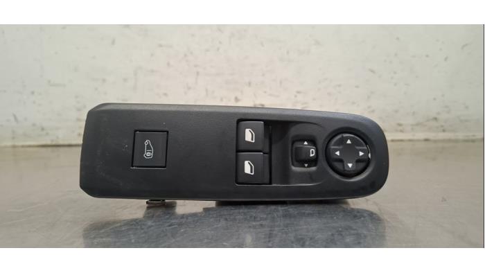 Usados Interruptor combinado de ventanillas Peugeot Partner (EA//EF/EN/EU) 1.2 PureTech 110 Precio € 60,50 IVA incluido ofrecido por Autohandel Didier
