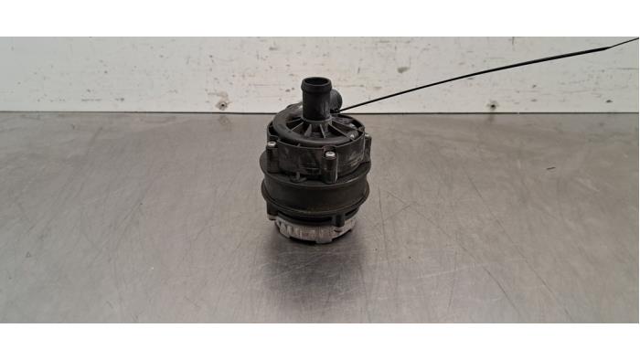 Begagnade Extra vattenpump MG Marvel R Luxury, Comfort 70 kWh Pris € 60,50 Inklusive moms erbjuds av Autohandel Didier