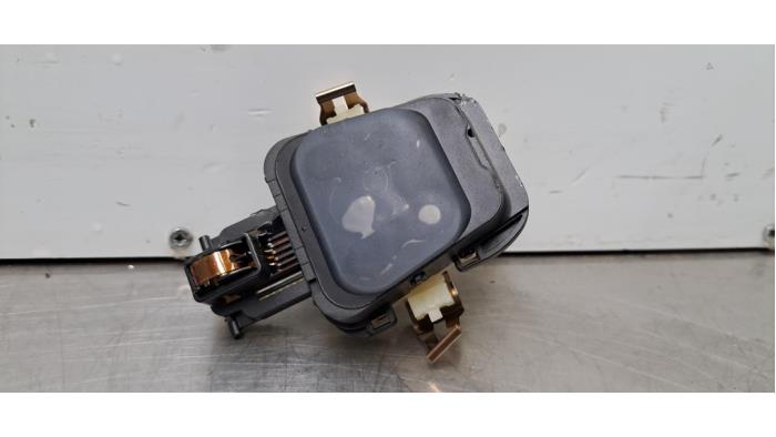 Begagnade Regnsensor Mercedes B (W246/W242) 2.1 B-200 CDI BlueEFFICIENCY, B-200d 16V Pris € 24,20 Inklusive moms erbjuds av Autohandel Didier