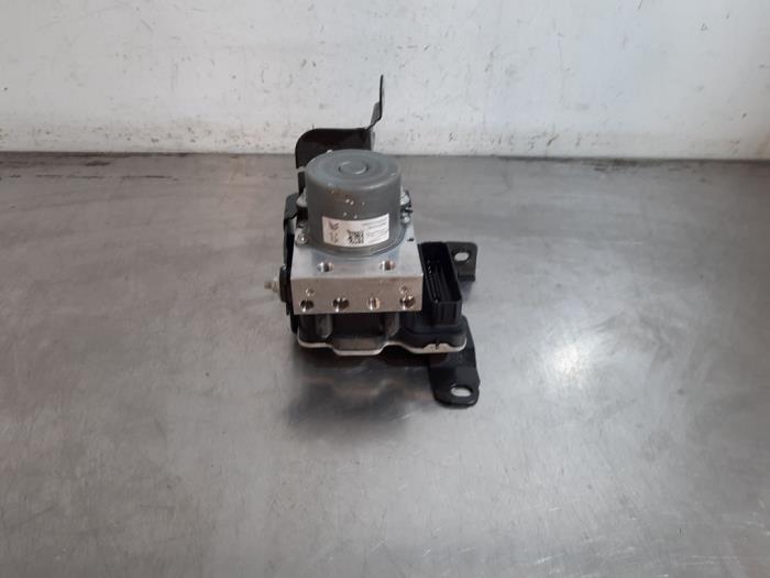 Used ABS pump Peugeot 408 1.6 16V HYbrid 225 Price € 332,75 Inclusive VAT offered by Autohandel Didier