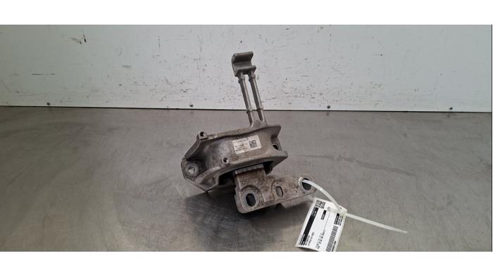 Usagé Support moteur Volkswagen Polo VI (AW1) 1.0 MPI 12V Prix € 42,35 Prix TTC proposé par Autohandel Didier