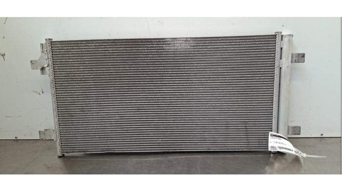 Usagé Condenseur de climatisation Volkswagen Polo VI (AW1) 1.0 MPI 12V Prix € 60,50 Prix TTC proposé par Autohandel Didier