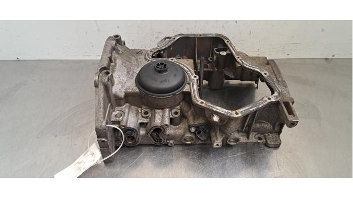 Used Engine crankcase Renault Megane IV Estate (RFBK) 1.2 Energy TCE 130 Price € 102,85 Inclusive VAT offered by Autohandel Didier