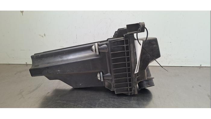 Begagnade Luftfilterhus Ford Fiesta 7 1.1 Ti-VCT 12V 75 Pris € 60,50 Inklusive moms erbjuds av Autohandel Didier