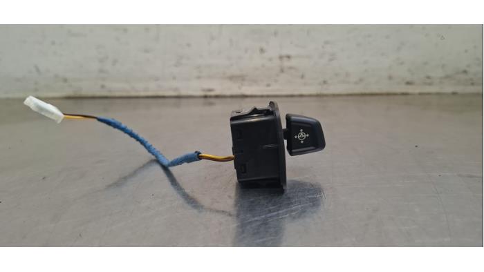 Steering wheel adjustment switch