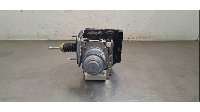 Assistant de freinage BMW 7 serie (G11/12), 2015 / 2022 745e,Le, Berline, 4 portes, Electrique Essence, 2.998cc, 290kW (394pk), RWD, B58B30C, 2019-03 / 2022-06, 7D61; 7D62; 7W21 (Occasion)