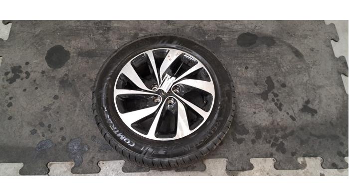 Używane Obrecz + Opona Citroen Jumpy 2.0 Blue HDI 120 Cena € 133,10 Z VAT oferowane przez Autohandel Didier