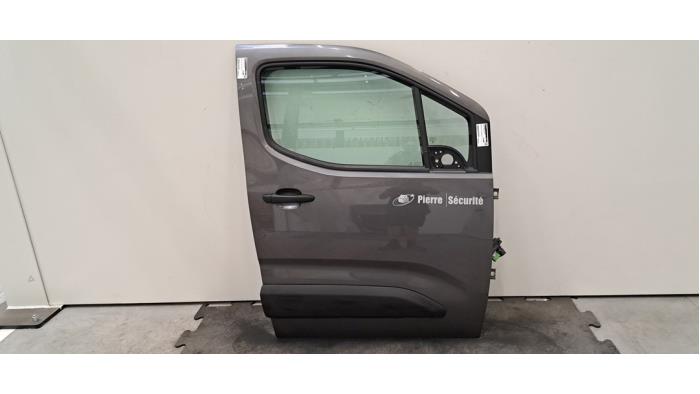 Begagnade Framdörr, 4-dörrars, höger Peugeot Partner (EA//EF/EN/EU) 1.5 BlueHDi 130 Pris € 459,80 Inklusive moms erbjuds av Autohandel Didier