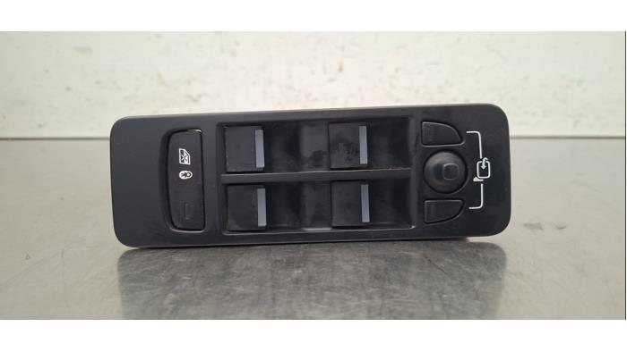 Usados Interruptor combinado de ventanillas Landrover Discovery Sport (LC) 2.0 TD4 150 16V Precio € 60,50 IVA incluido ofrecido por Autohandel Didier