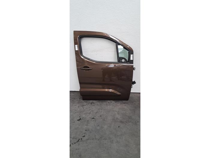 Begagnade Framdörr, 4-dörrars, höger Opel Combo Life/Tour 1.5 CDTI 100 Pris € 399,30 Inklusive moms erbjuds av Autohandel Didier