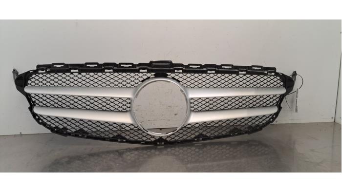 Używane Grill Mercedes C (W205) C-200d 1.6 Turbo 16V Cena € 84,70 Z VAT oferowane przez Autohandel Didier