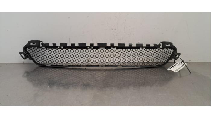 Używane Grill Mercedes C (W205) C-200d 1.6 Turbo 16V Cena € 36,30 Z VAT oferowane przez Autohandel Didier