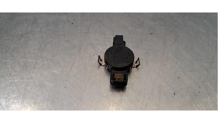 Begagnade Regnsensor Volkswagen Golf VIII (CD1) 1.4 GTE 16V Pris € 48,40 Inklusive moms erbjuds av Autohandel Didier