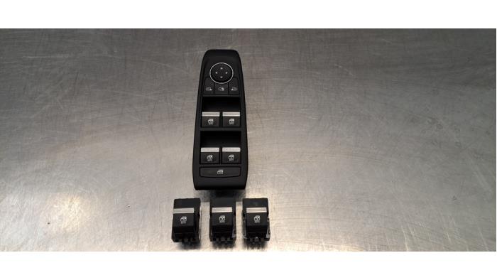 Usados Interruptor combinado de ventanillas Renault Rafale (DHN) 1.2 E-Tech full hybrid 200 Precio € 102,85 IVA incluido ofrecido por Autohandel Didier