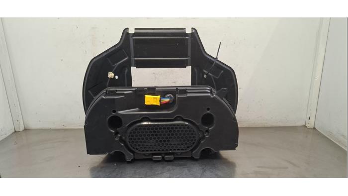 Używane Subwoofer Citroen C4 Berline (BA/BB/BC) 1.5 Blue HDi 130 16V Cena € 229,90 Z VAT oferowane przez Autohandel Didier