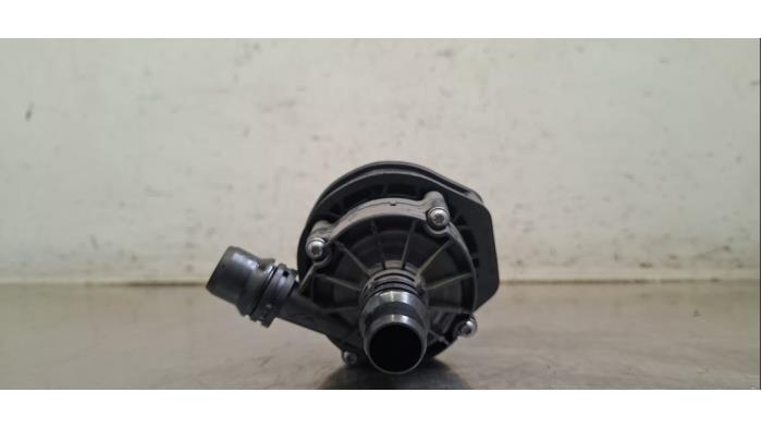 Begagnade Extra vattenpump Peugeot 3008 III e-3008 210 73 kWh Pris € 102,85 Inklusive moms erbjuds av Autohandel Didier