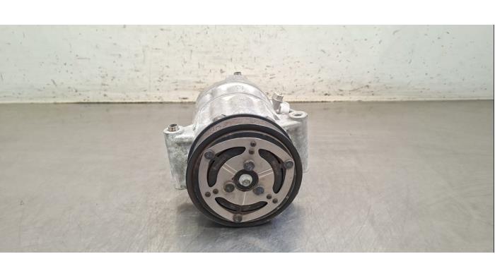 Usagé Pompe clim Ford Focus 4 1.0 Ti-VCT EcoBoost 12V 125 Prix € 102,85 Prix TTC proposé par Autohandel Didier