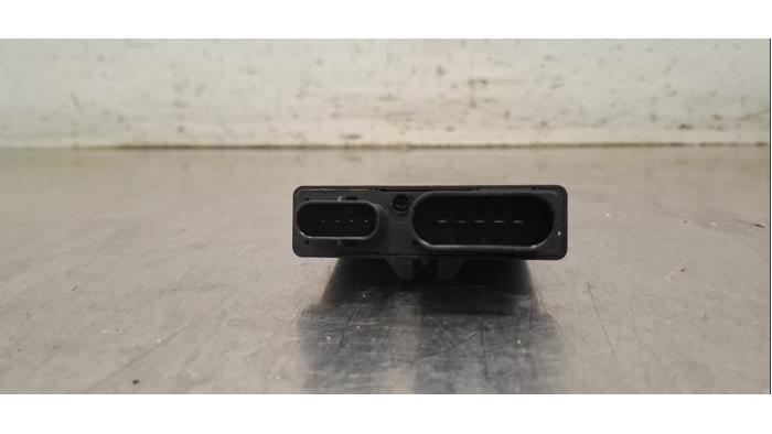 Usagé Boitier Adblue Volkswagen Tiguan (AD1) 2.0 TDI 16V BlueMotion Technology SCR Prix € 24,20 Prix TTC proposé par Autohandel Didier