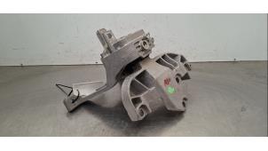Engine mount from a Mercedes-Benz CLA (118.3) 1.3 CLA-200 Turbo 16V 2022